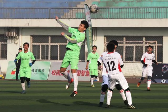 记者：穆帅对卡马文加直言其很难有出场时间，但球员仍不想离队